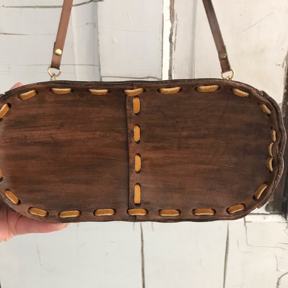 Vintage leather hand tooled purse - Picture 3 of 7